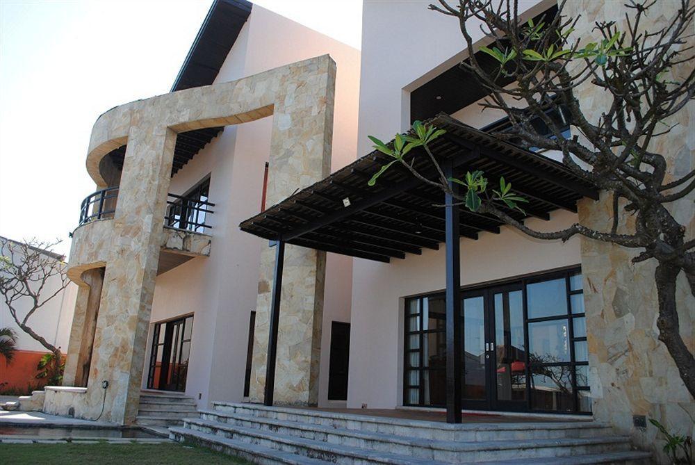 Suarti Resort, Villas & Gallery Ketewel ภายนอก รูปภาพ